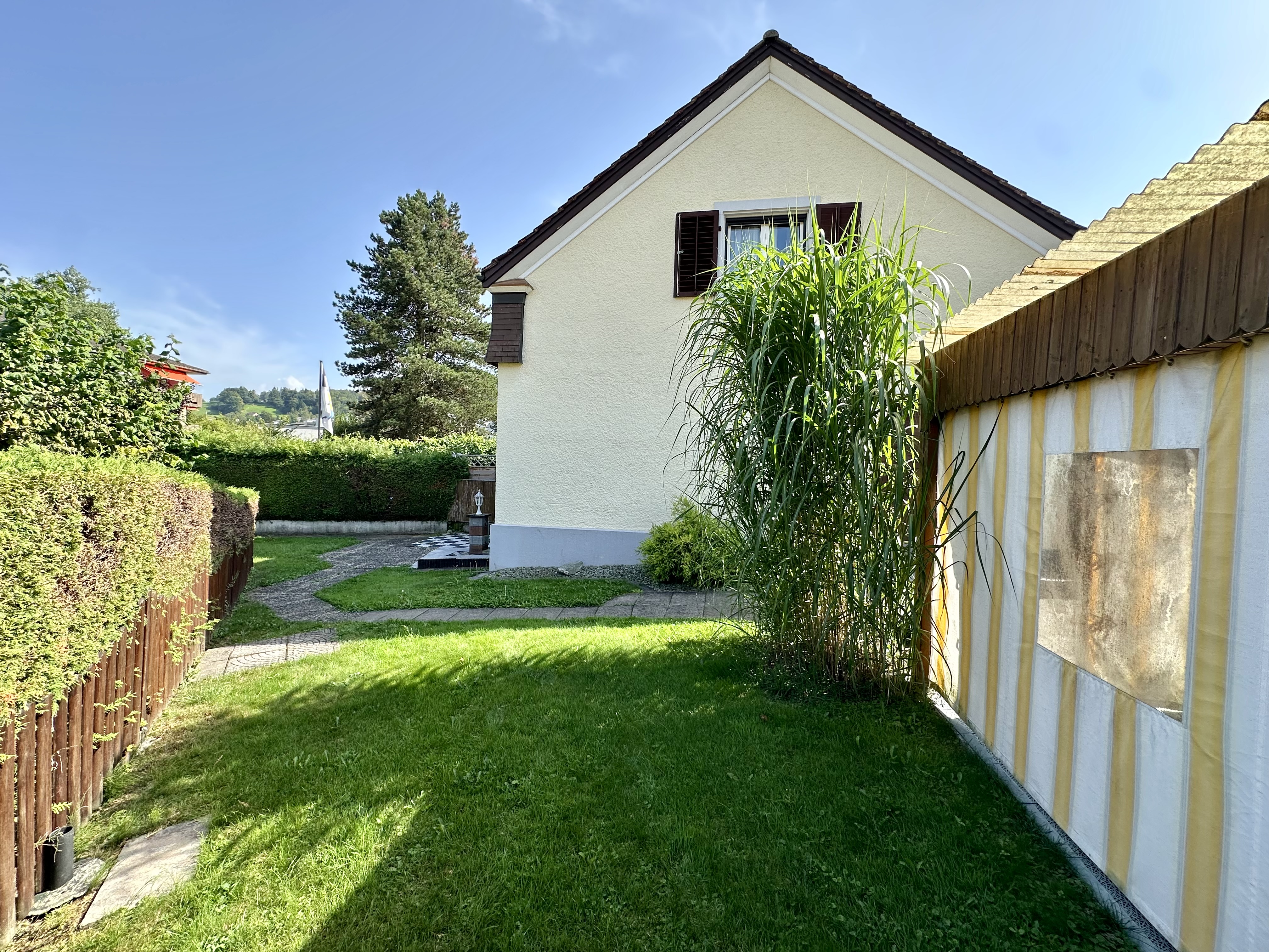 CHARMANT MIT GROSSEM GARTEN—an zentraler Lage - Bild 3