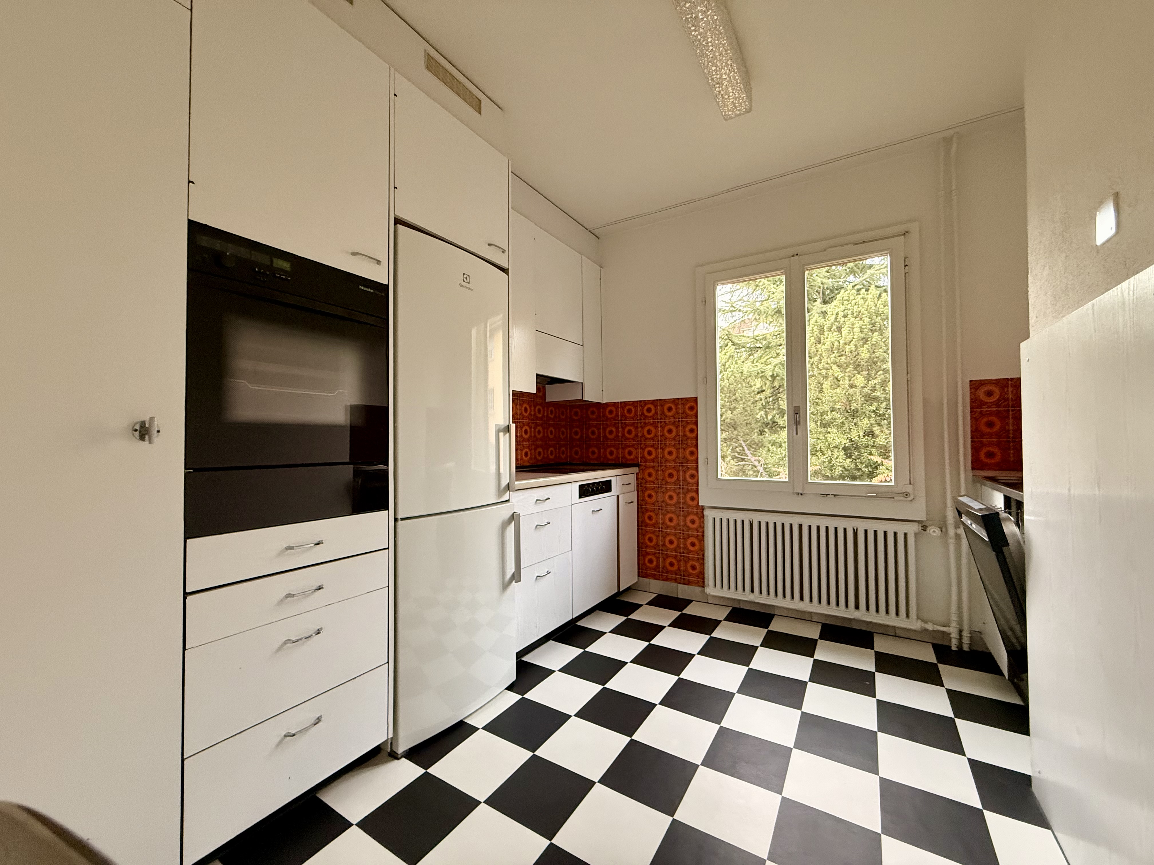 Sonnig und gute Lage, nähe Spital - Bild 3