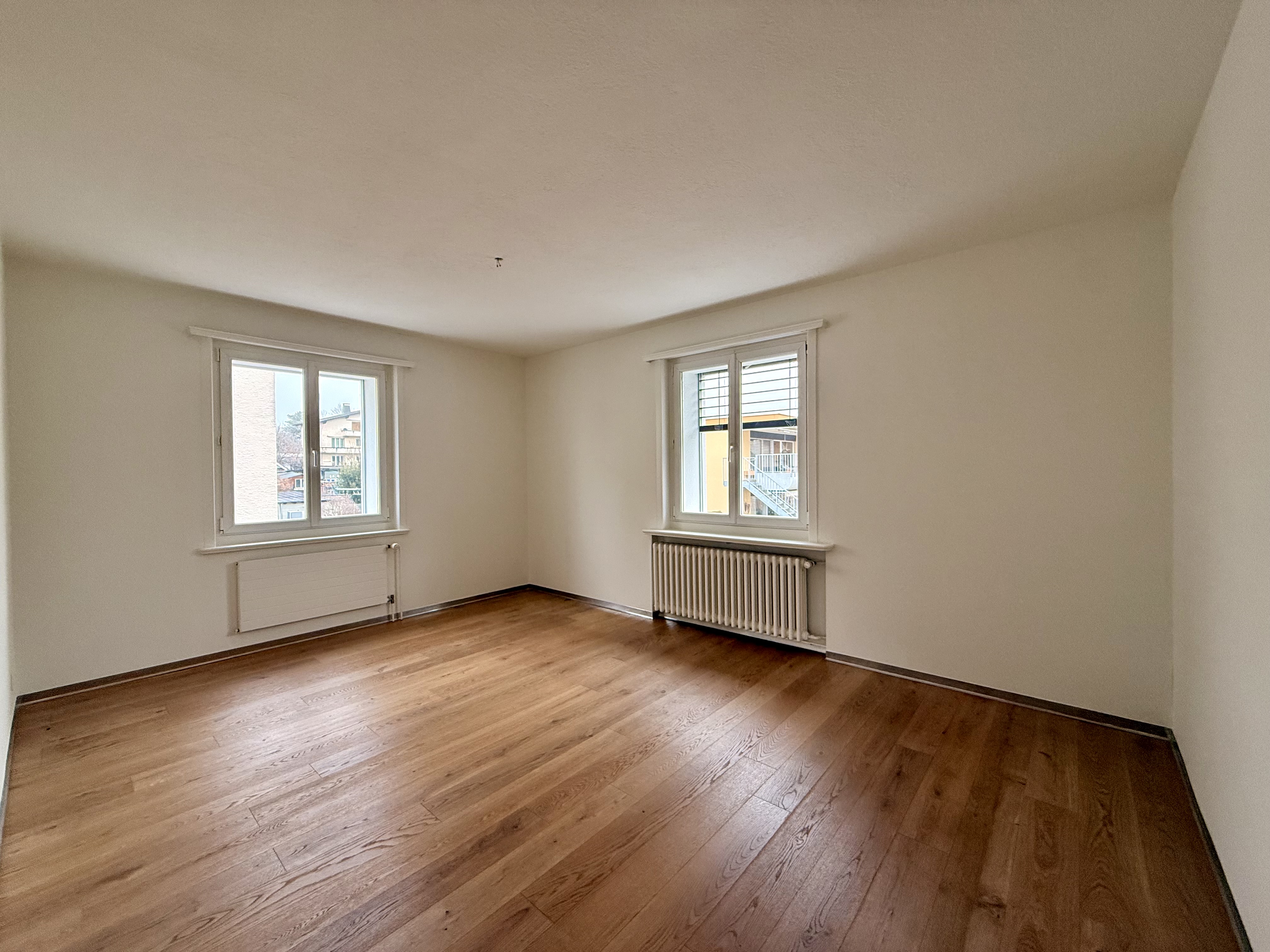 HELL, PRAKTISCH, ZENTRAL MIT EIGENEM GARTENSITZPLATZ - Bild 3