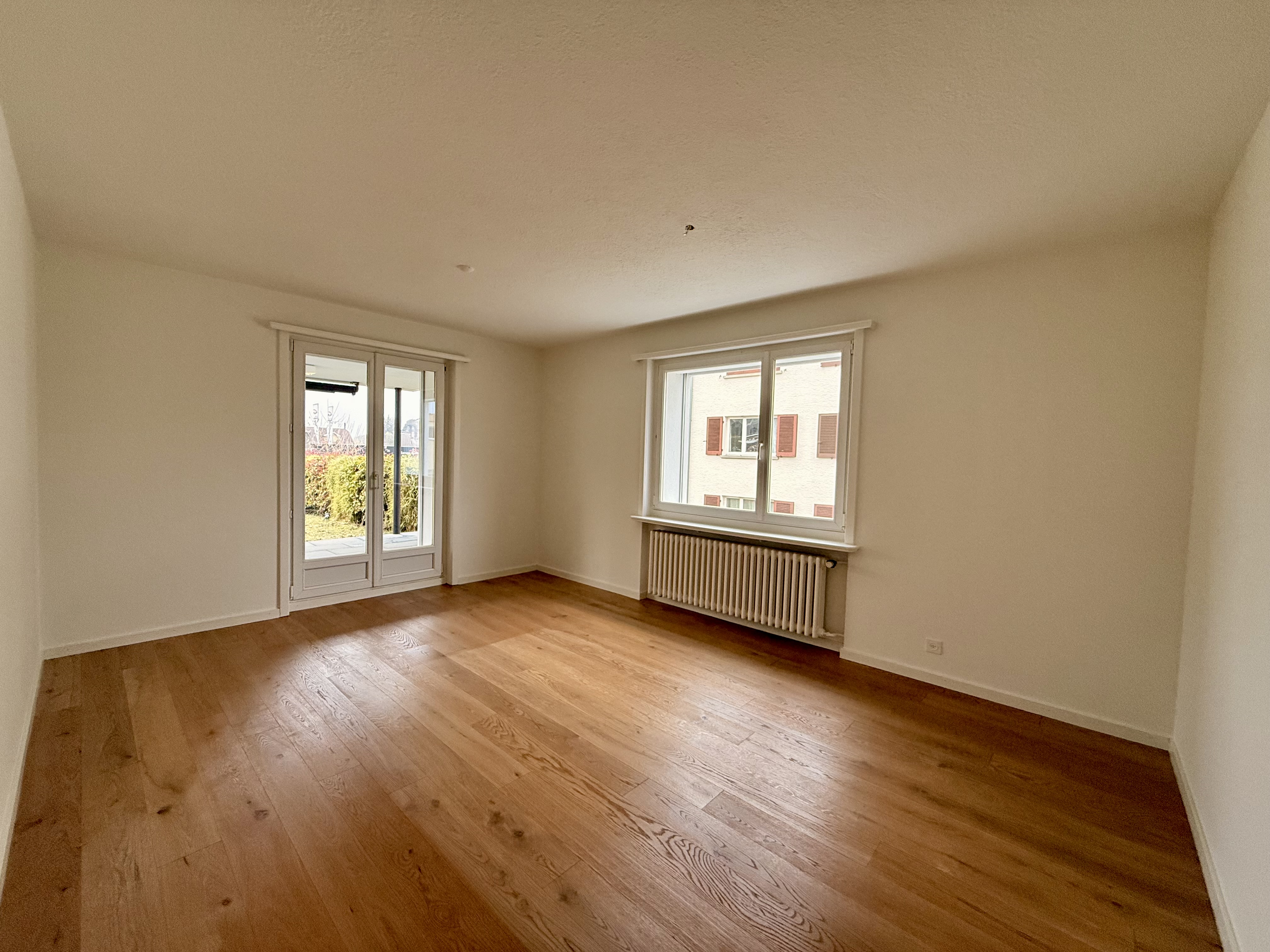 HELL, PRAKTISCH, ZENTRAL MIT EIGENEM GARTENSITZPLATZ - Bild 4