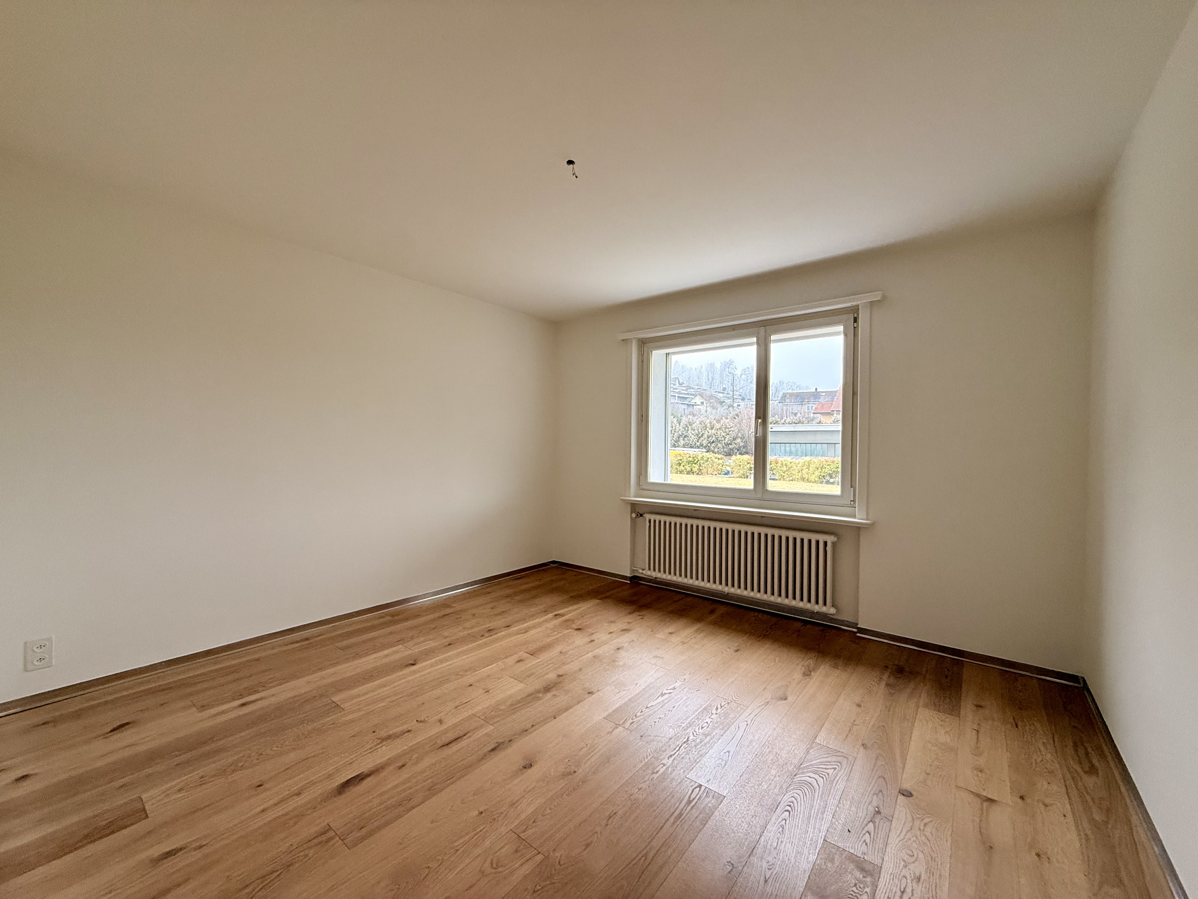 HELL, PRAKTISCH, ZENTRAL MIT EIGENEM GARTENSITZPLATZ - Bild 5