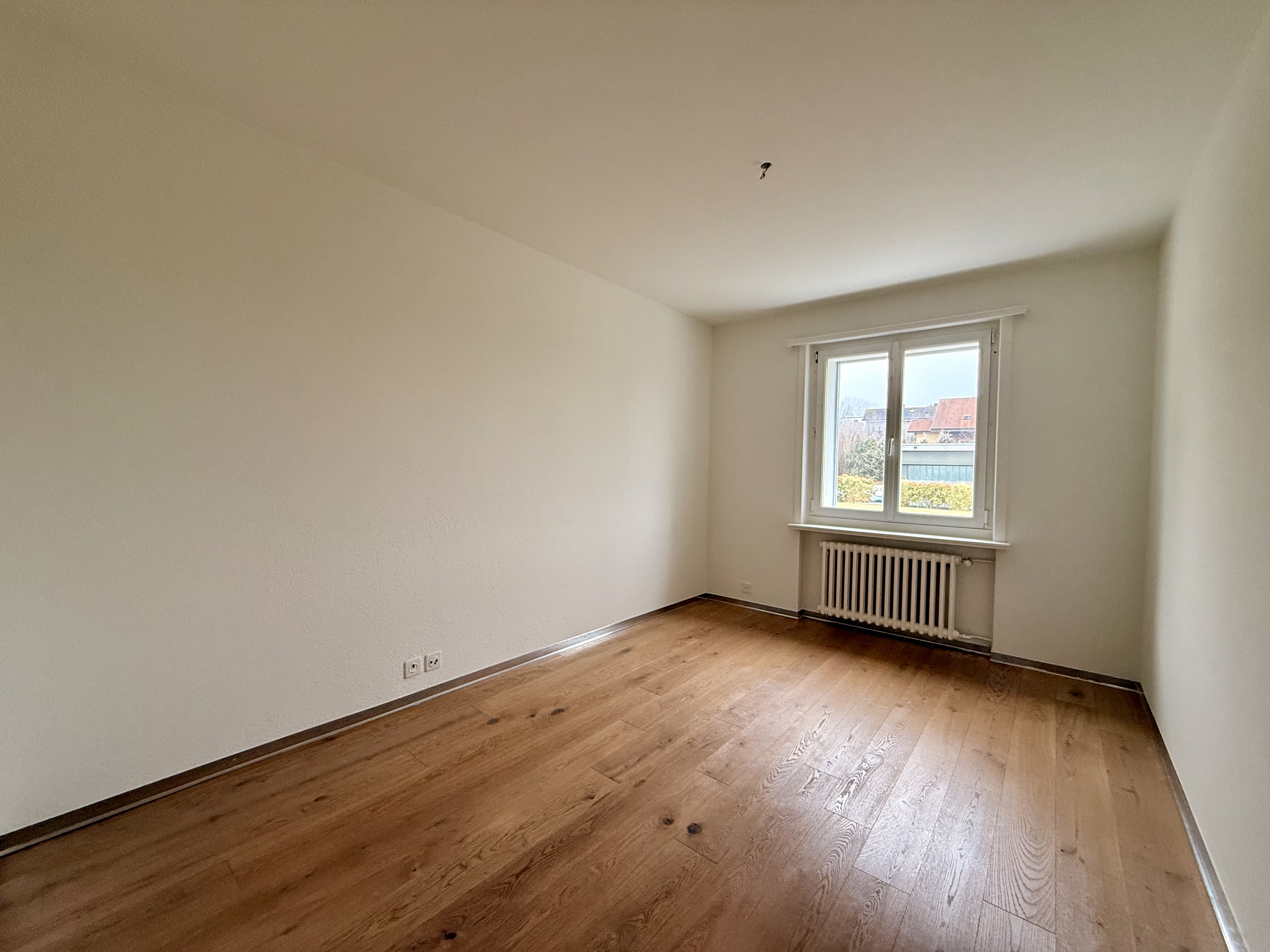 HELL, PRAKTISCH, ZENTRAL MIT EIGENEM GARTENSITZPLATZ - Bild 6