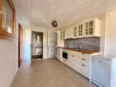 PRAKTISCH MIT EIGENEM GROSSEN GARTENSITZPLATZ - Bild 2