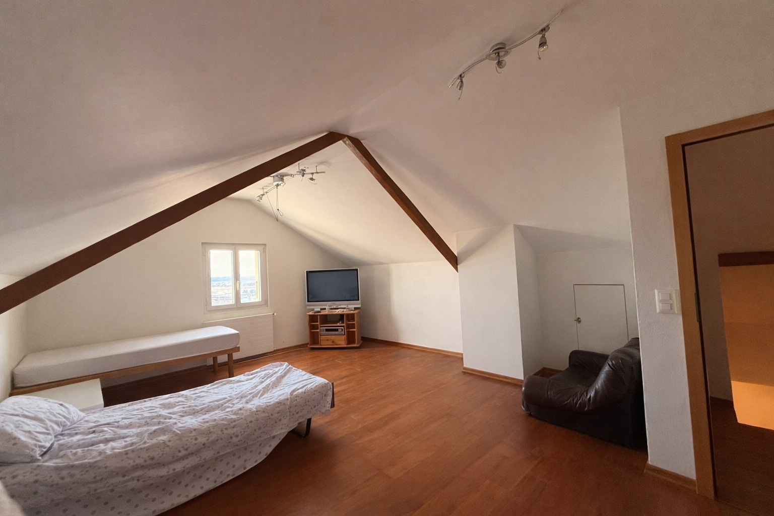 ERHÖHTE LAGE, SONNIG UND WEITSICHT (ENTWICKLUNGSPOTENZIAL) - Bild 4