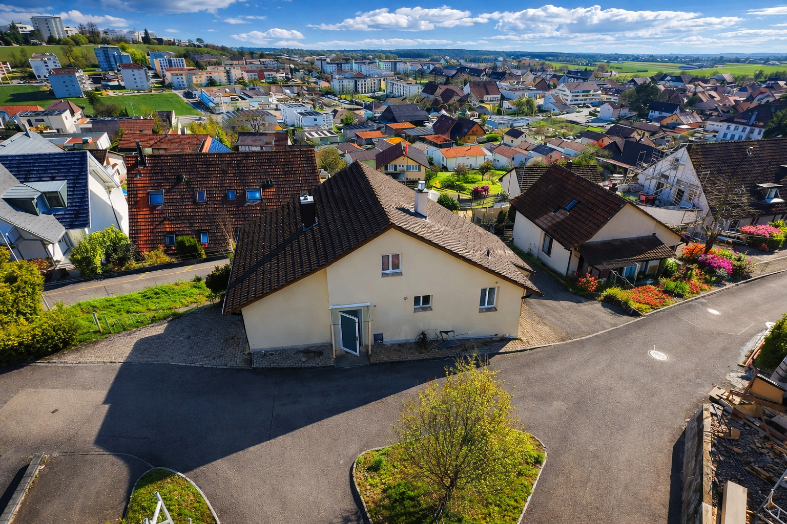 ERHÖHTE LAGE, SONNIG UND WEITSICHT (ENTWICKLUNGSPOTENZIAL)