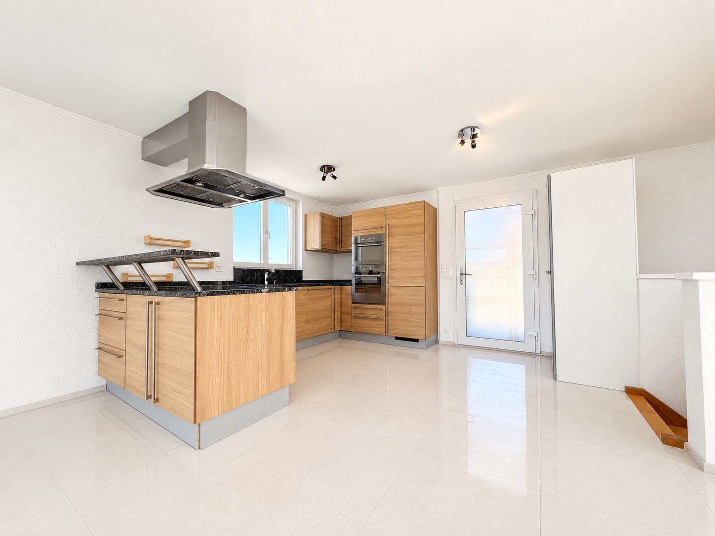 Panorama inklusive – Attika-Maisonette in bester Lage