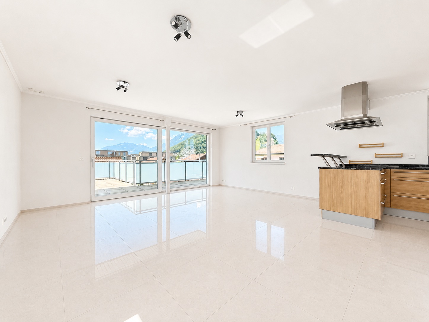 Panorama inklusive – Attika-Maisonette in bester Lage - Bild 2