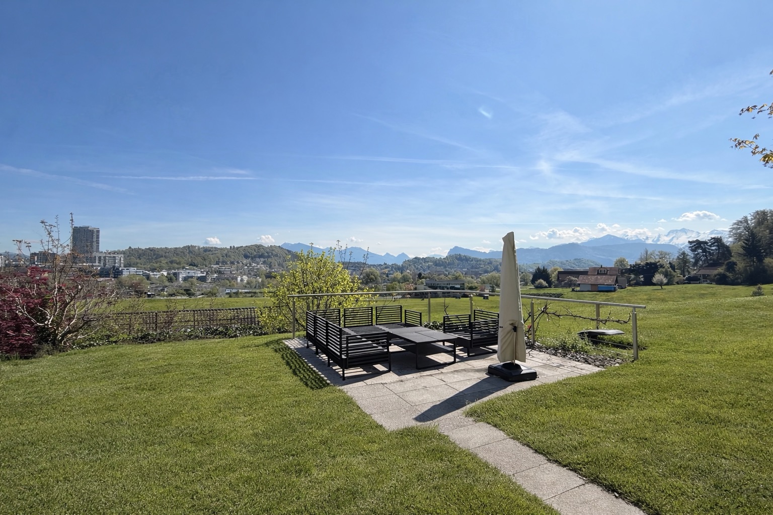 SONNIGE RUHEOASE MIT WEITSICHT - INTERESSANTES POTENZIAL – Bild 2