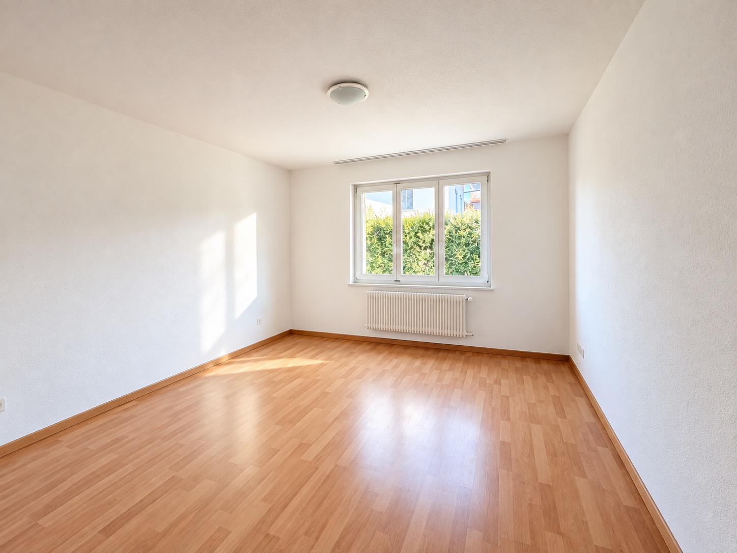 Charmant, Zentral, mit Balkon - Bild 2