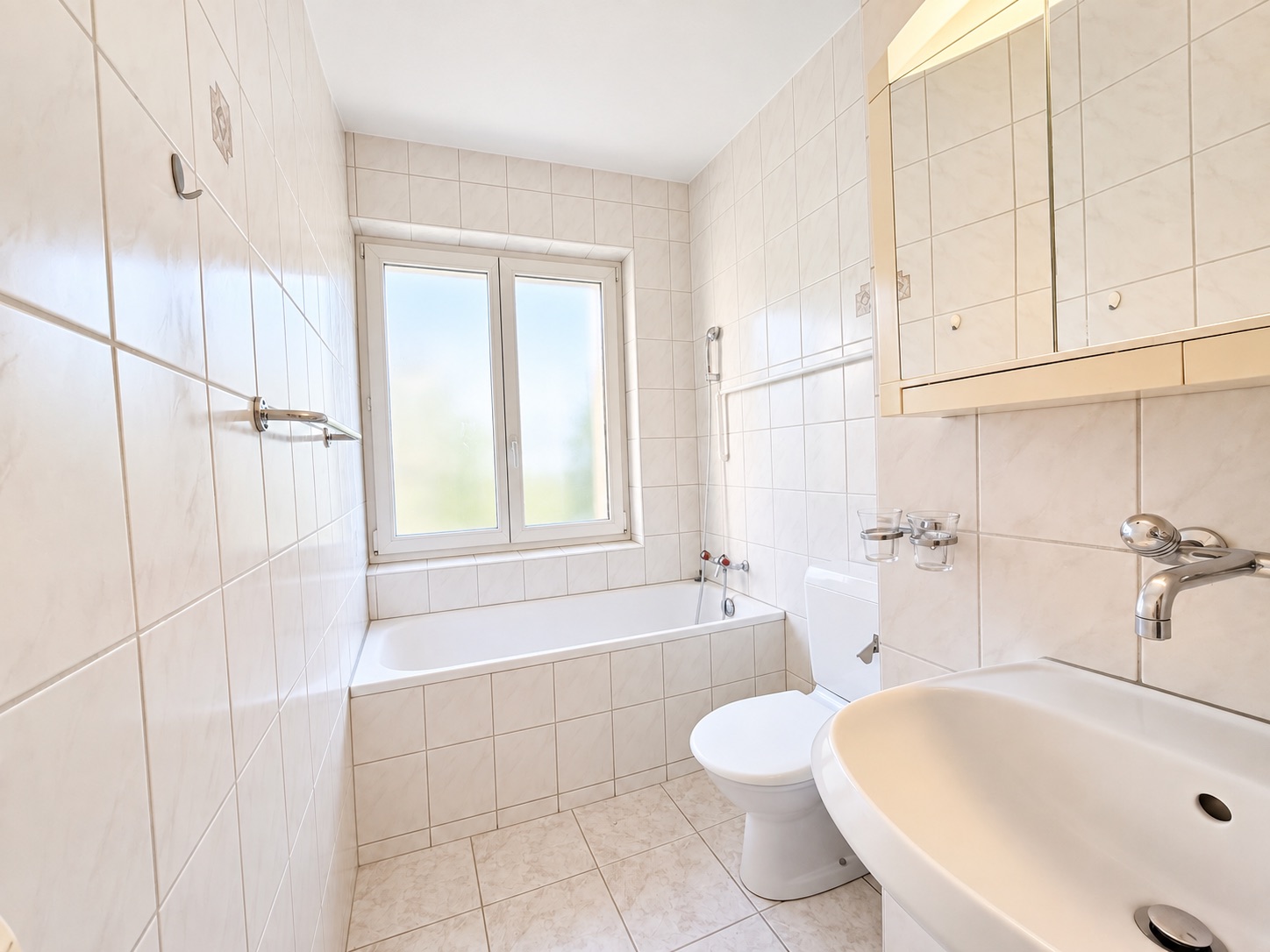 Charmant, Zentral, mit Balkon - Bild 5